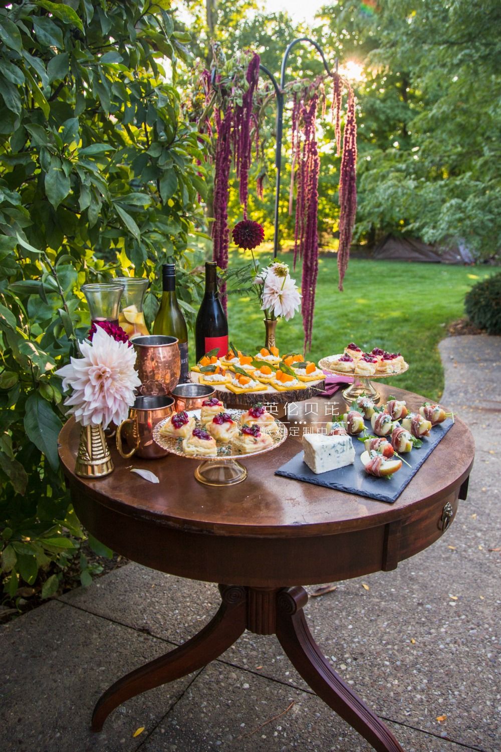 friendsgiving-one-stylish-appetizer-table