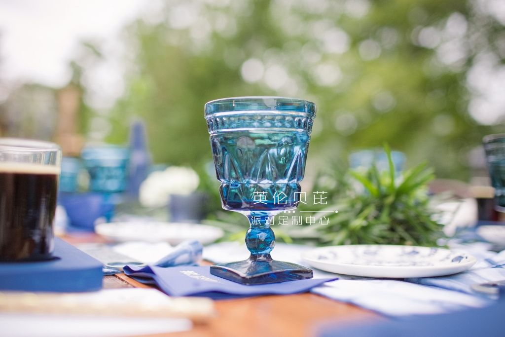blue-vintage-glassware-one-stylish-party