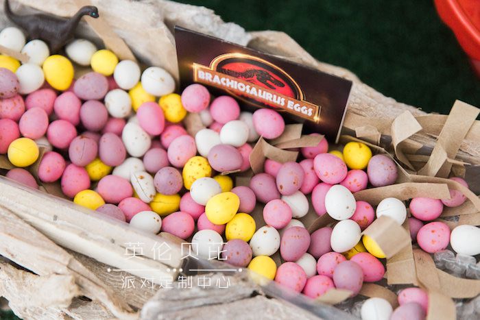 Candy Dinosaur Eggs from a Jurassic Park Dinosaur Birthday Party via Kara