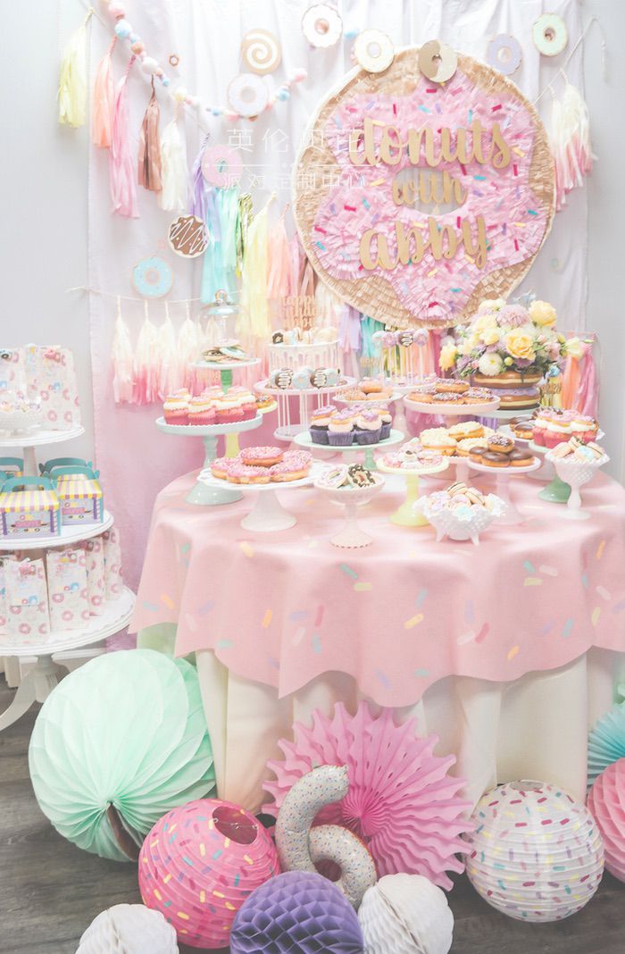  粉色甜甜圈主题生日派对