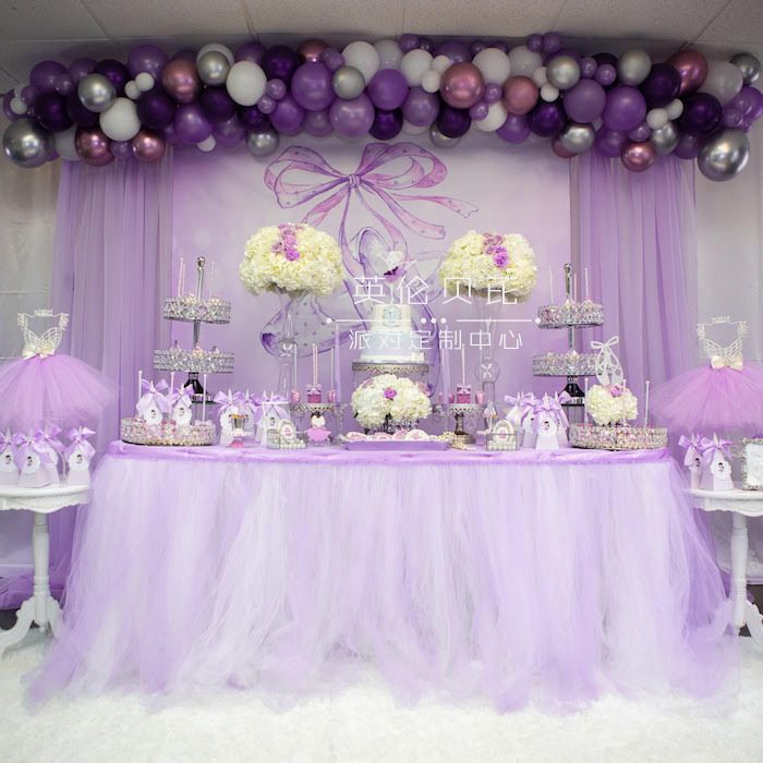 紫色的芭蕾舞演员的生日聚会